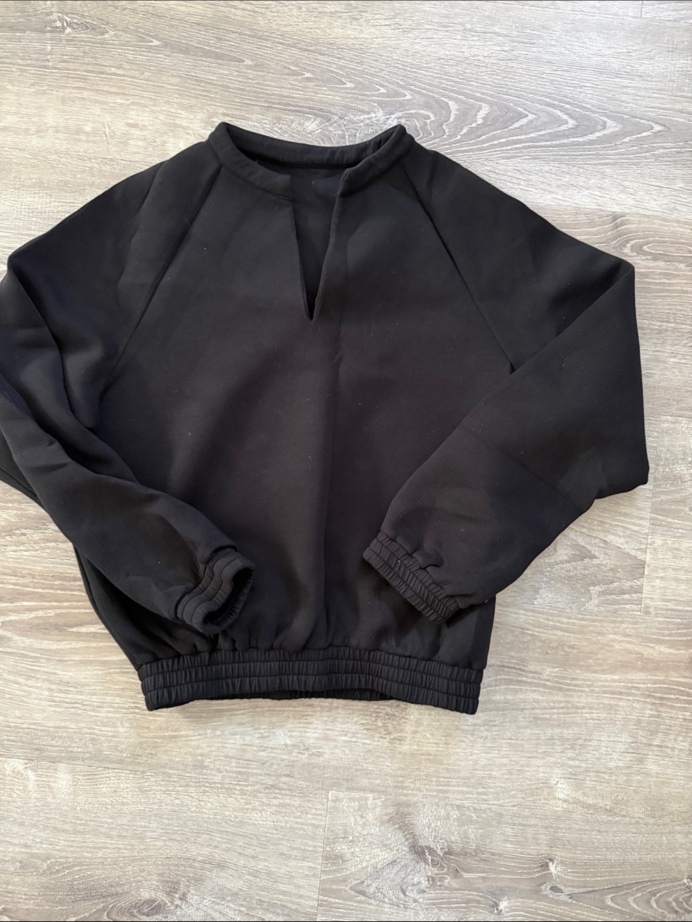 LEZE The Label V neck Pullover